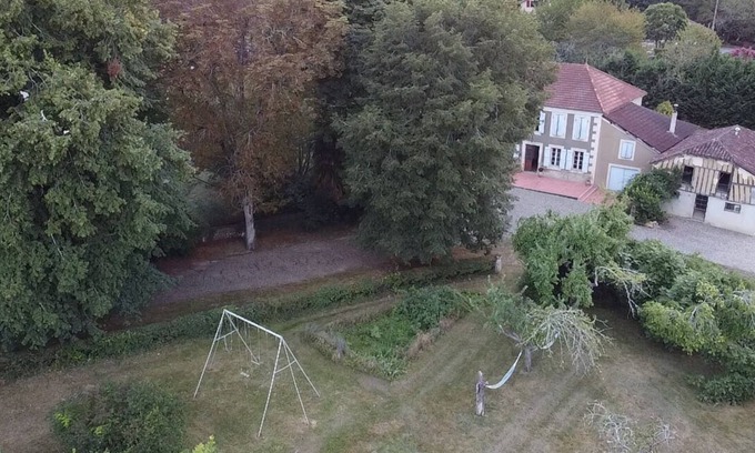 Laujuzan House | Maison Ancienne de Campagne Avec Piscine