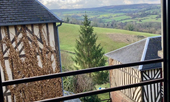 Crouttes House | Maison Atypique Avec vue Splendide sur la Vallée