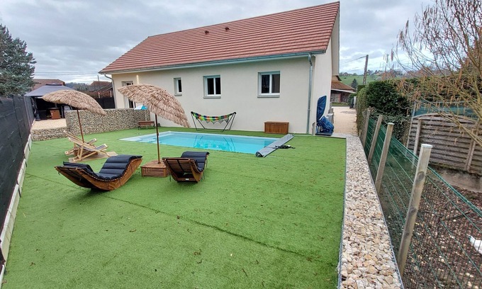 Granieu House | Maison Avec Piscine Proche Station de ski