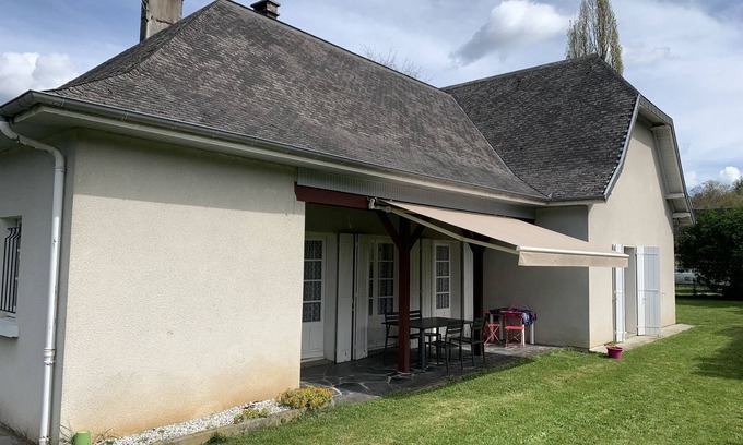 Arette House | Maison Avec Terrasse et Jardin au Pied de la Montagne