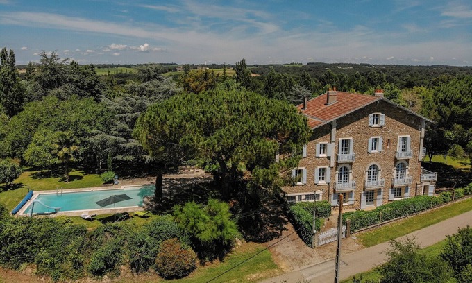 Ayzieu House | Maison Bourgeoise with swimming pool and park in the Gers for 13 people.