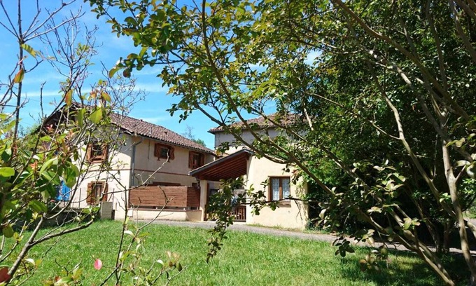 Saint-Laurent House | Maison colorée et chaleureuse avec terrasse et jardin.