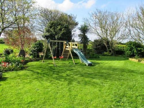 Plouvien House | Maison dans son écrin de verdure