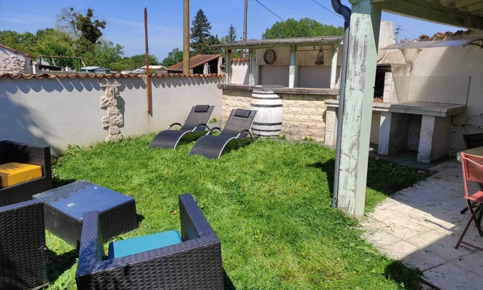 Nieul-les-Saintes House | Maison de Campagne à 30 min des Plages de Royan