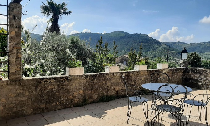 Vesseaux House | Maison de Charme Individuelle Dans un Écrin de Verdure
