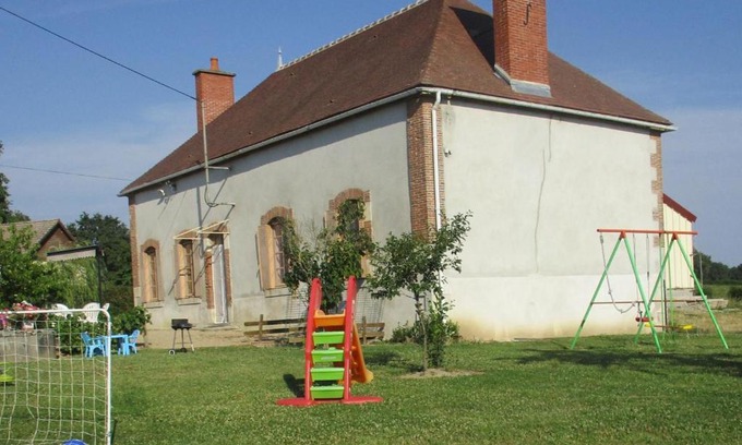 Cressanges House | Maison de famille rénovée avec SPA et jeux à Cressanges - FR-1-489-28