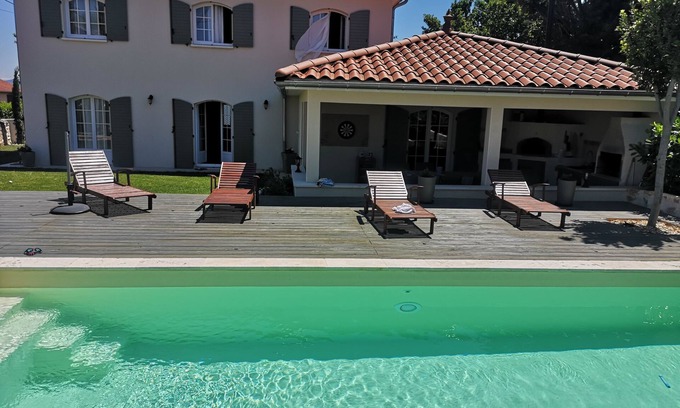 L'Arbresle House | Maison de Type Provençale Avec Piscine Chauffée et Jacuzzi