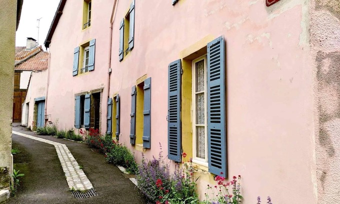 Toulon-sur-Arroux House | Maison de Village Avec Grand Jardin Très Calme