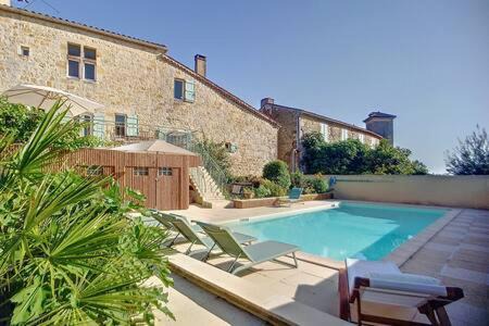 Maignaut-Tauzia House | Maison du Porche, stone building for 10 people