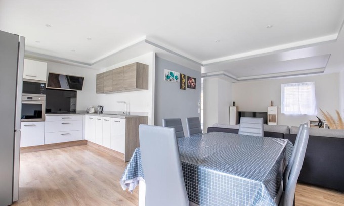 Floirac House | Maison duplex 3 chambres à 6km de Bordeaux centre