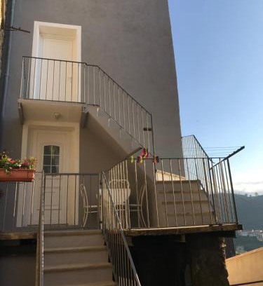 Guiselle House | Maison entière tout équipé 4 chambre possibilité de 10 couchage Venaco Centre Corse