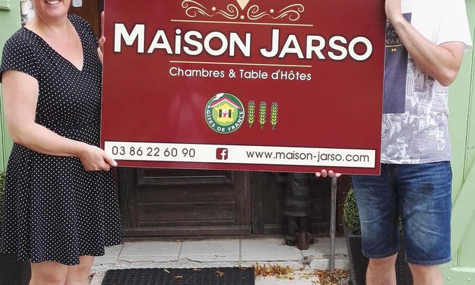 Saint-Martin-du-Puy Bed & Breakfast | Maison Jarso