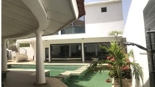 Nianing Villa | Maison lumineuse et confortable à Nianing