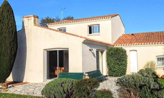 Olonne-sur-Mer House | Maison spacieuse à Olonne-sur-Mer avec jardin clos, proche plages et commerces, idéale familles - FR-1-197-560