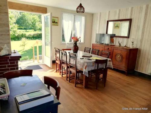 Couleuvre House | Maison spacieuse avec jardin, proche activités, climatisée, vélos, et lits faits à l'arrivée - FR-1-489-284
