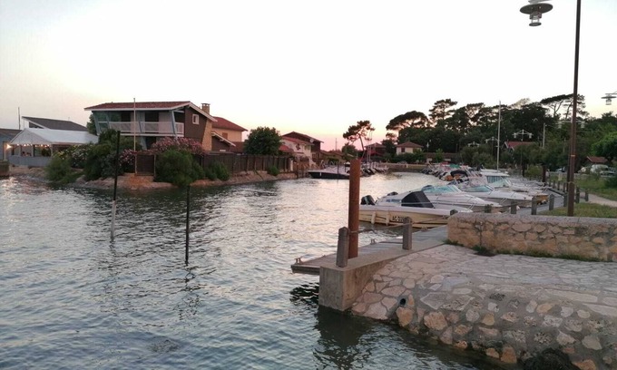 Taussat Cabin | Maisonette in the old port, 50 meters from the beach.