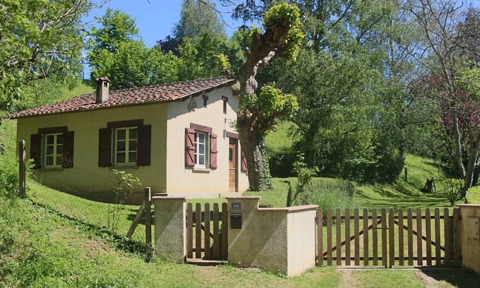Saint-Perdoux House | Maisonnette au Calme. Idéale en Famille ou Entre Amis. Animaux Acceptés!