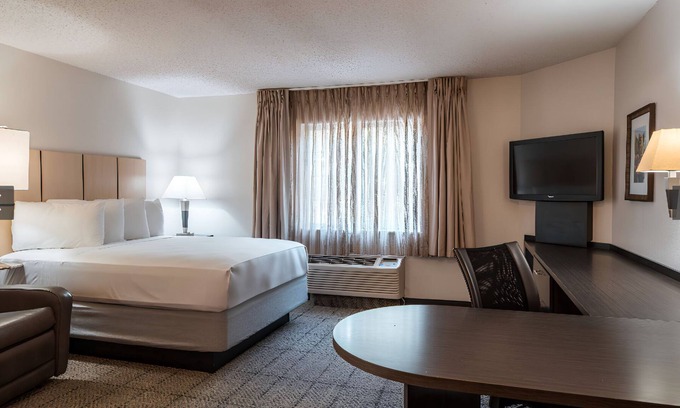 Fossil Creek Hotel | Make Your Trip More Enjoyable! Pets Allowed, Free Parking Onsite