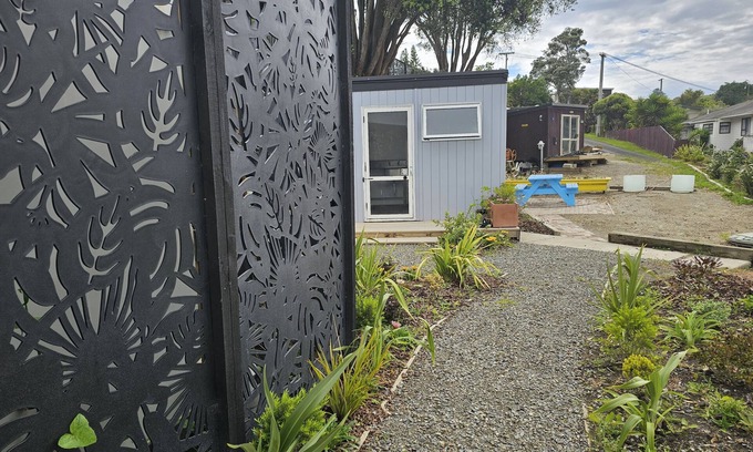 Maketu Cabin | Maketu Beachside Haven Crows Nest Cabin Sea View's & Pet-Friendly