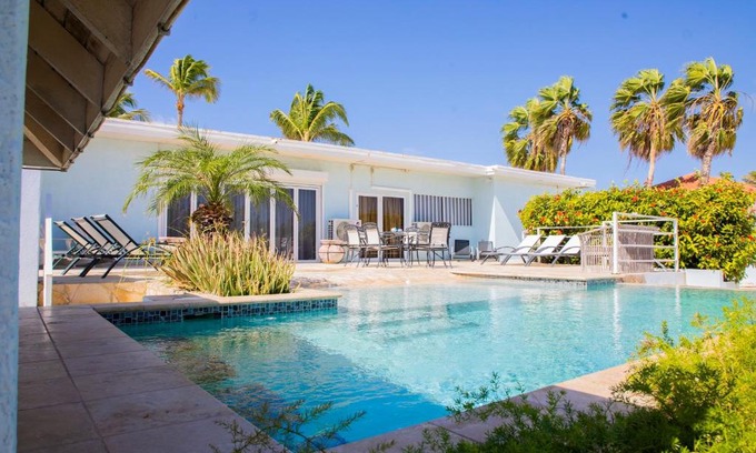 Malmok Villa | Malmok Ocean Front Villa