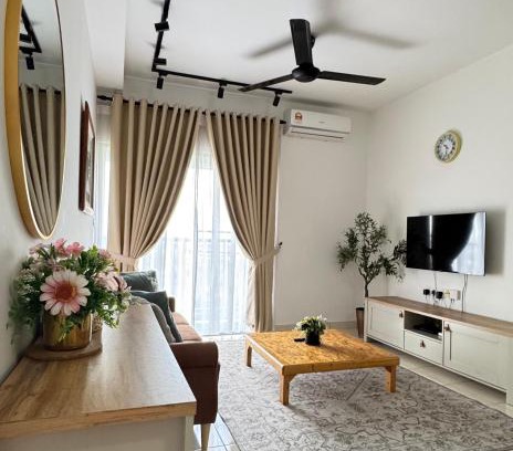 Kota Warisan Apartment | Mamaqarl Homestay near KLIA with Wi-fi and Transport