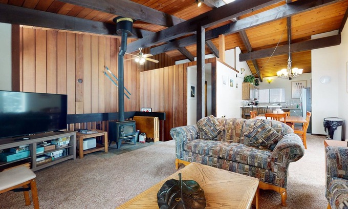 Mammoth Lakes Condo | Mammoth Estates Condo - Near Village at Mammoth & Pet Friendly by RedAwning