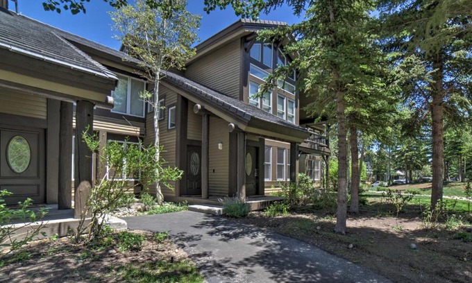 Mammoth Lakes Apartment | Mammoth Lakes Vacation Rental with Community Hot Tub