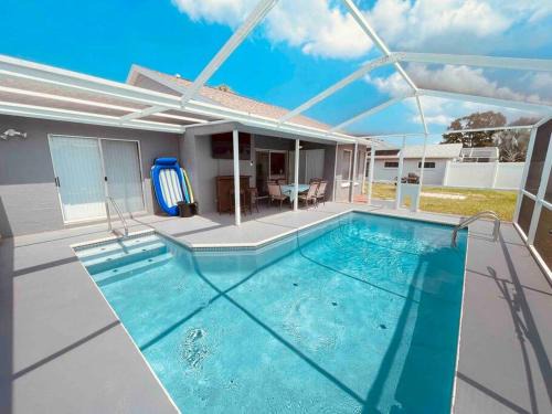 Berkeley Manor House | Manatee Oasis Weeki Wachee Family Fun Pool Home