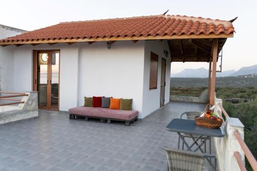 Omales Apartment | Mani Tigani View