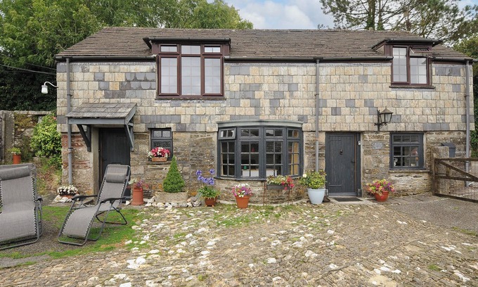 Callington Cottage | MANOR COTTAGE BARN, pet friendly, with a garden in Callington