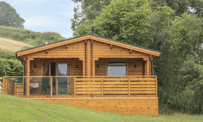Bettws Cedewain House | Manor Farm Lodges - Red Kite Lodge
