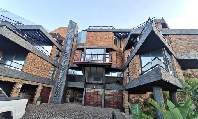 Krugersdorp House | Manor on the Hill