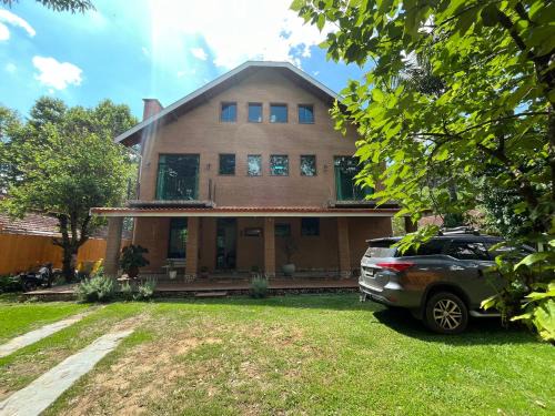 Monteiro Lobato House | Mansão em Santo Antônio do Pinhal com 4 suítes, Wi-FI, churasqueira, casinha na árvore, bilhar e tênis de mesa