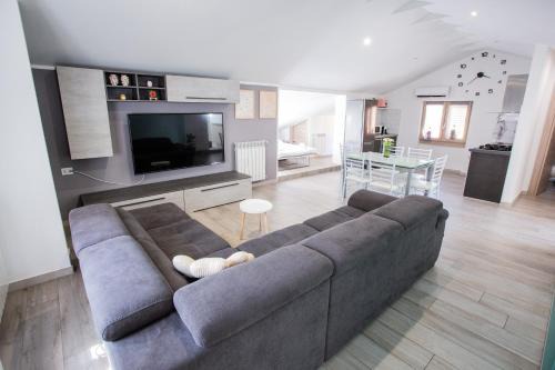Luino Apartment | Mansarda in centro - Relax a due passi dal Lago Maggiore