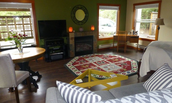 Manzanita House | Manzanita Lover's Bungalow; Perfect for "TWO"; 1/2 Block from Beach