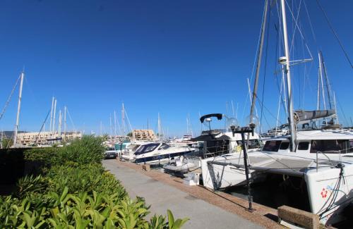 Port Cogolin Apartment | MARCOGVOILE - Golfe de Saint-Tropez - Agréable T2 cabine avec vue sur la marina