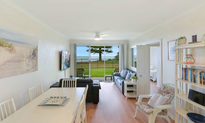 Avoca Beach Apartment | Marese 2 - Beachfront Unit