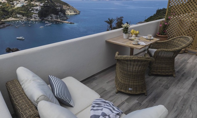 Le Forna Apartment | Maridea Ponza - Le Alcove sul Mare Superior Suites with wonderful sea view