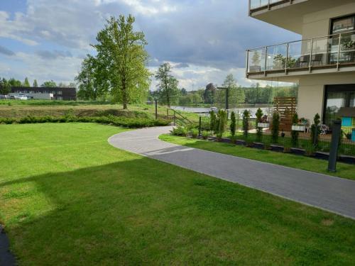 Ilawa Apartment | Marina Green Iława - widok na jezioro, ogródek z tarasem, podziemny parking, nawet 6 łóżek