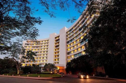 Powai Hotel | Marriott Executive Apartment - Lakeside Chalet, Mumbai