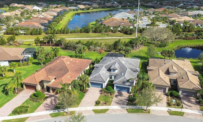 Palmer Ranch House | Marshe Point Retreat - 2 Beds, Tennis and Pool by Gulfcoast Holiday Homes!