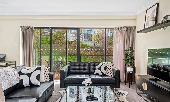 Perth Central Business District Apartment | Marvellous Mounts Bay 2BR Apt