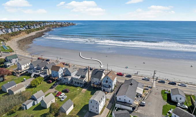York Beach House | Marvelous 7-bedroom home on Long Sands Beach!