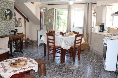 Kymi-Aliveri Apartment | Mary's house