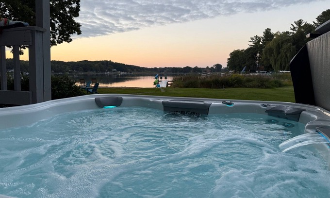 Smyrna House | Maston Lake Cottage:Pumpkin Spice & Everything Nice – Enjoy newly added Hot Tub