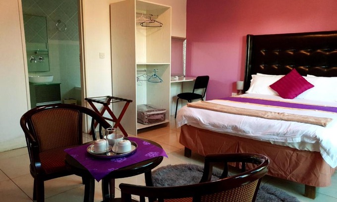 Francistown House | Mathlyn Guest House