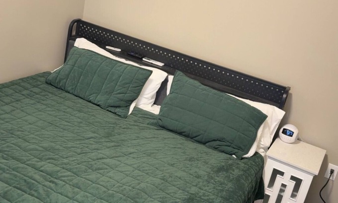 Mattoon Hotel | Mattoon - A5 King & 2 Fulls Bunk Bed - Two Room Suite