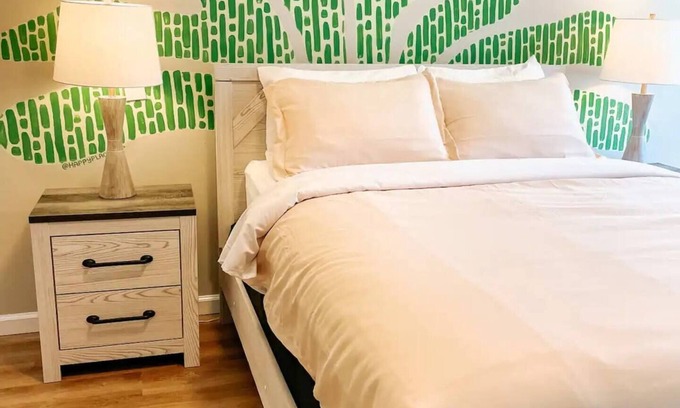 Townsend Hotel | Meadow Room at The Trailblazer Unit 2