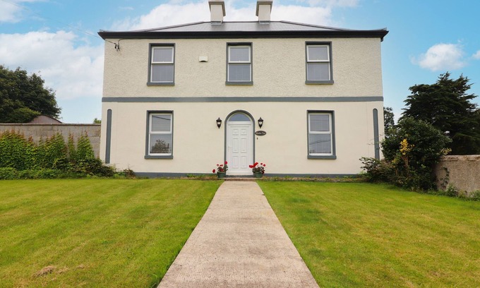 Quin House | MEADOW VIEW, family friendly, with open fire in Quin, County Clare