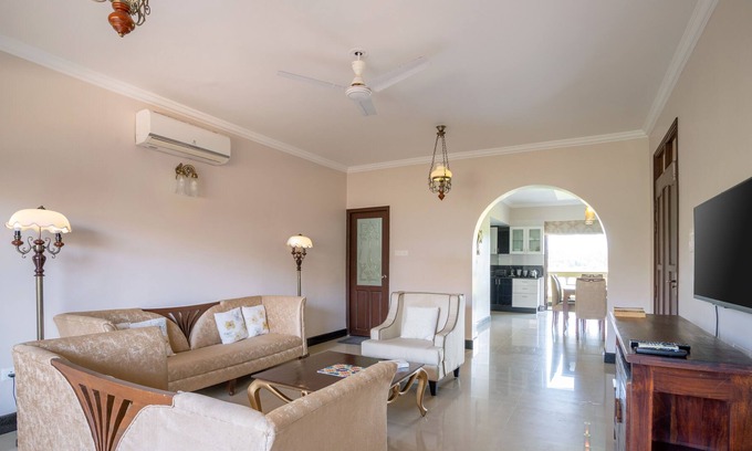 Benaulim Apartment | Meadows View . A lavish 2bhk penthouse just a km away from the Benauliim beach.